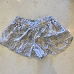 Lululemon Hotty Hot Short Sz 6